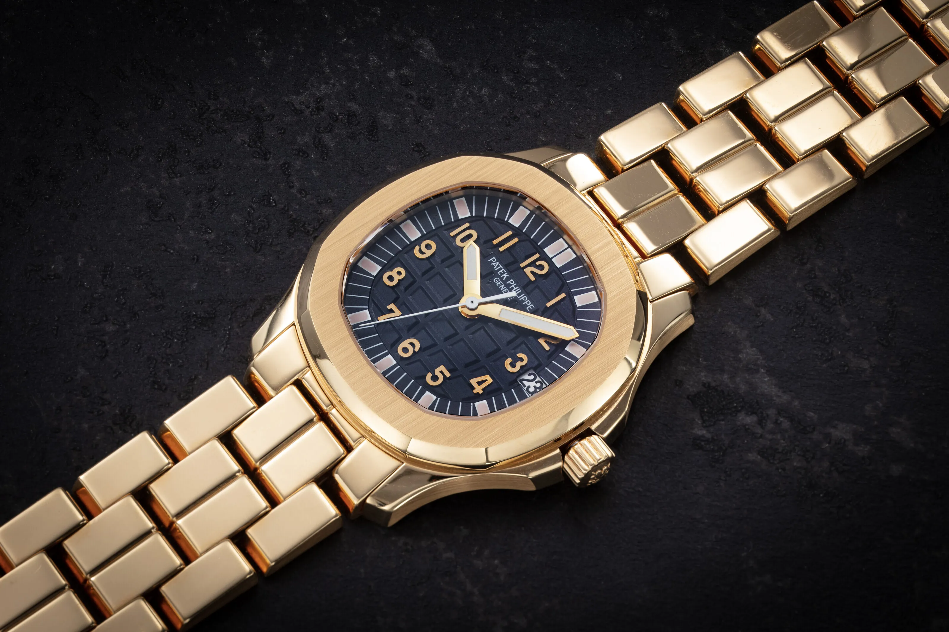 Patek Philippe Aquanaut 5066/1J 36mm Yellow gold Black