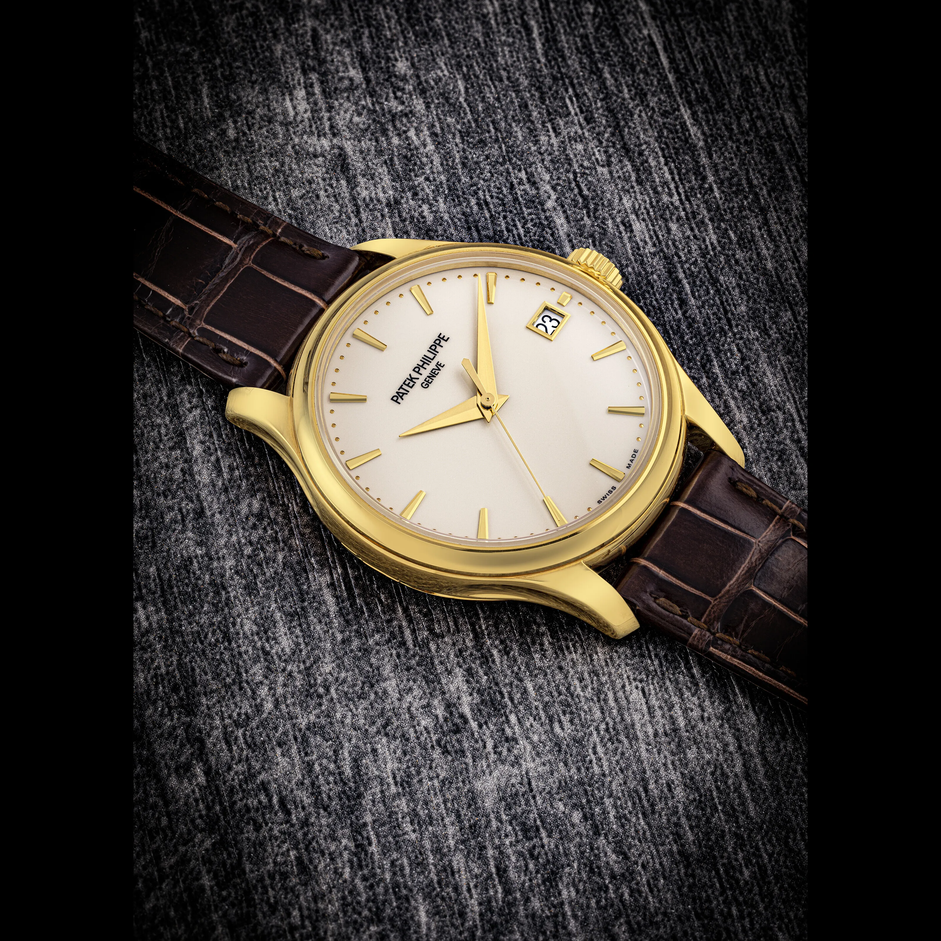 Patek Philippe Calatrava 5227J-001 39mm Yellow gold Ivory