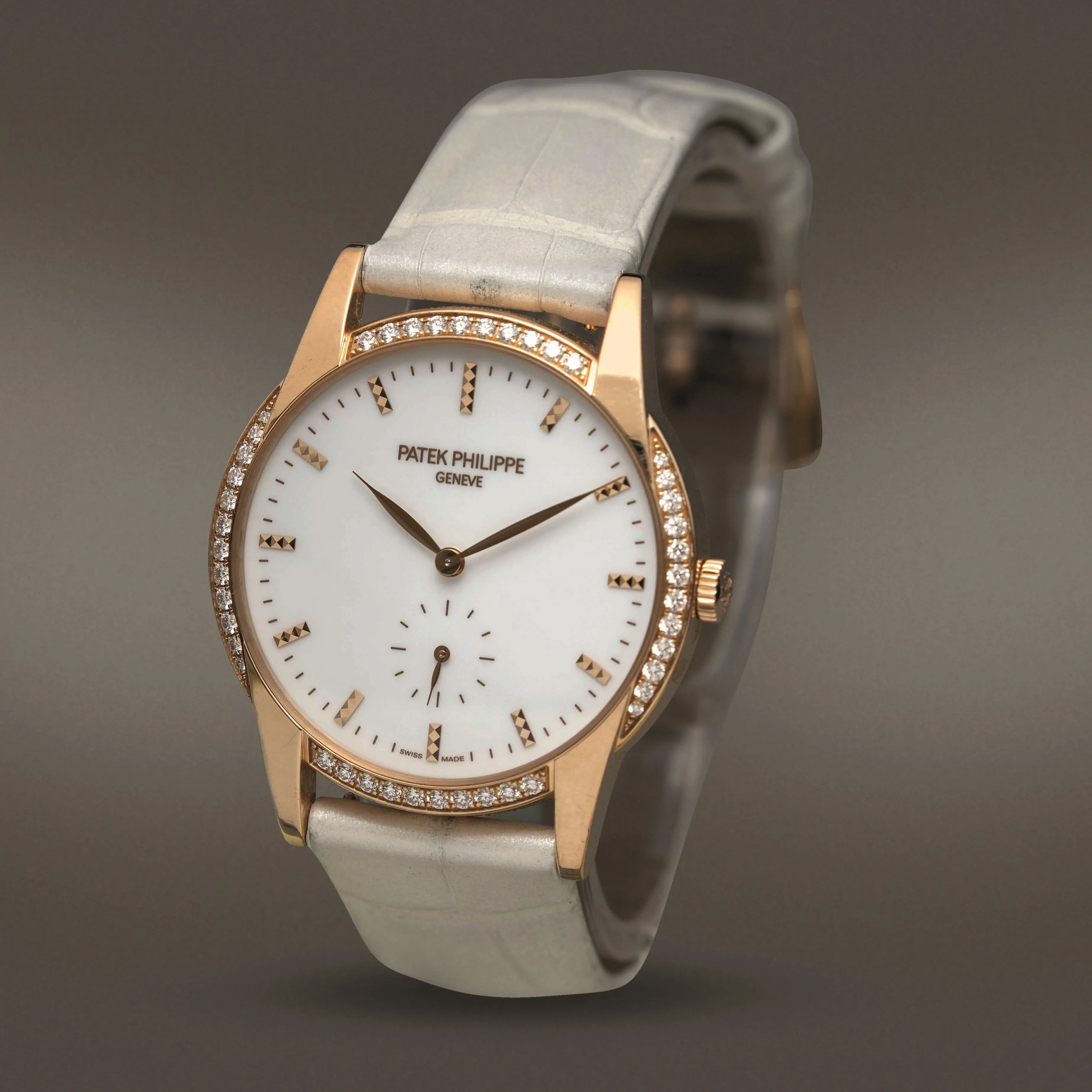 Patek Philippe Calatrava 7122/200 33mm Rose gold White