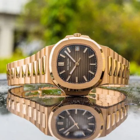 Patek Philippe Nautilus 5711/1R-001 40mm Rose gold Brown