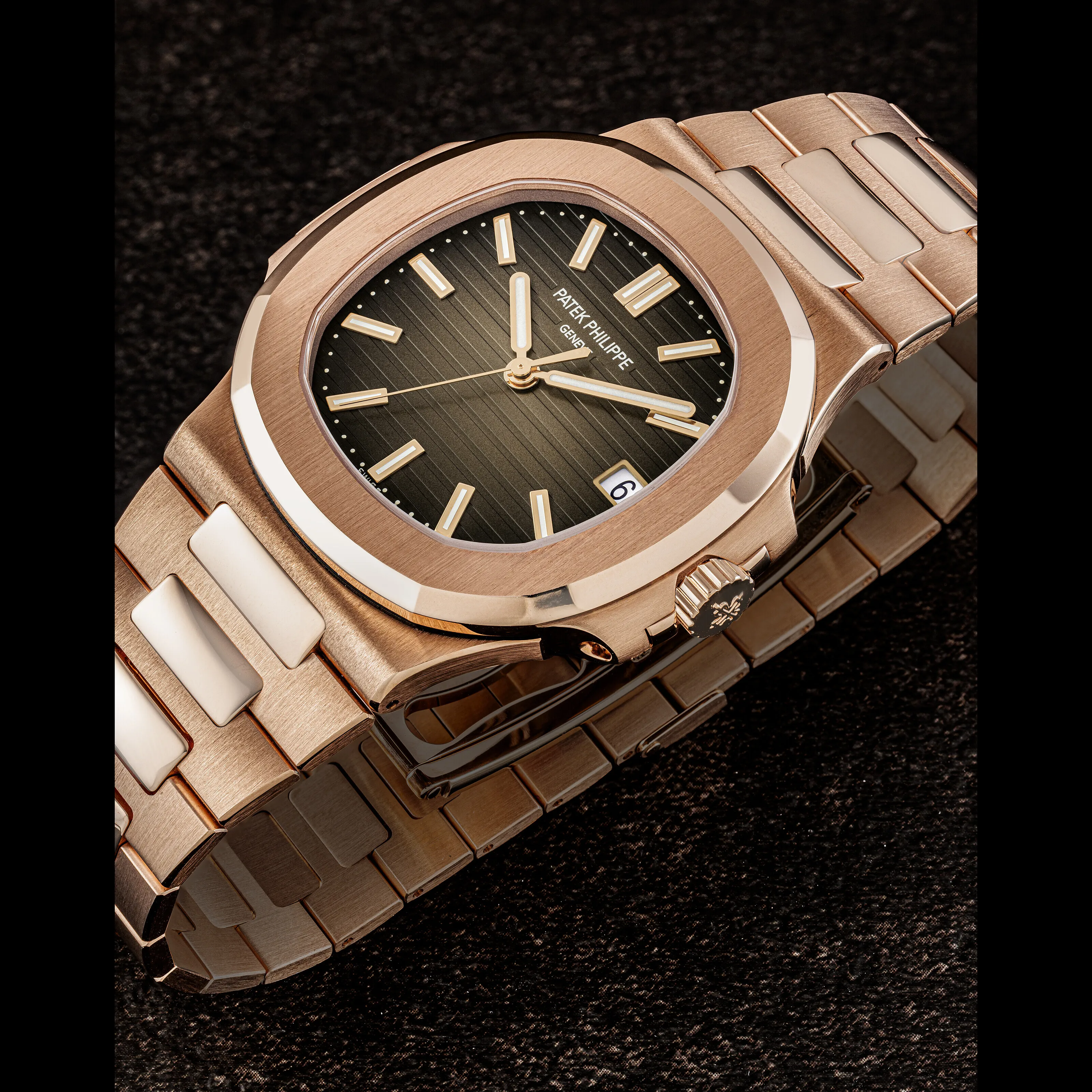 Patek Philippe Nautilus 5711/1R-001 42.5mm Rose gold Brown