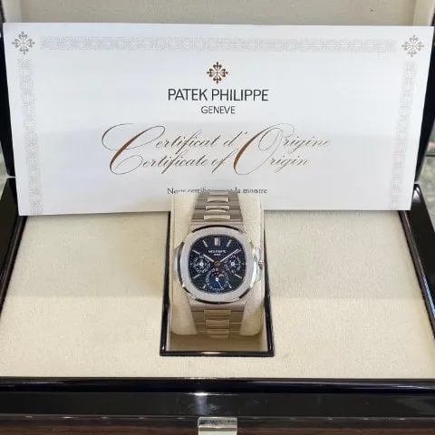 Patek Philippe Nautilus 5740/1G-001 40mm White gold Blue