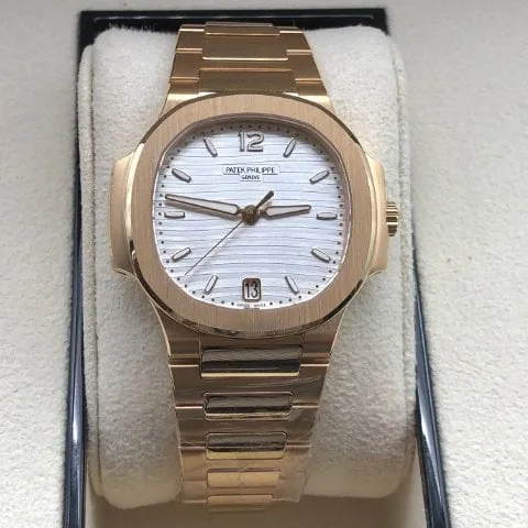 Patek Philippe Nautilus 7118/1R-001 35mm Rose gold Silver