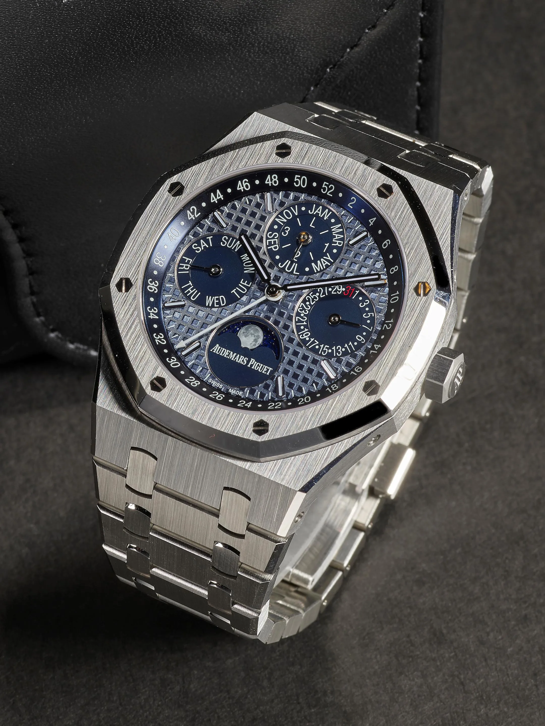 Audemars Piguet Royal Oak Perpetual Calendar 26574ST 41mm Stainless steel Blue 3