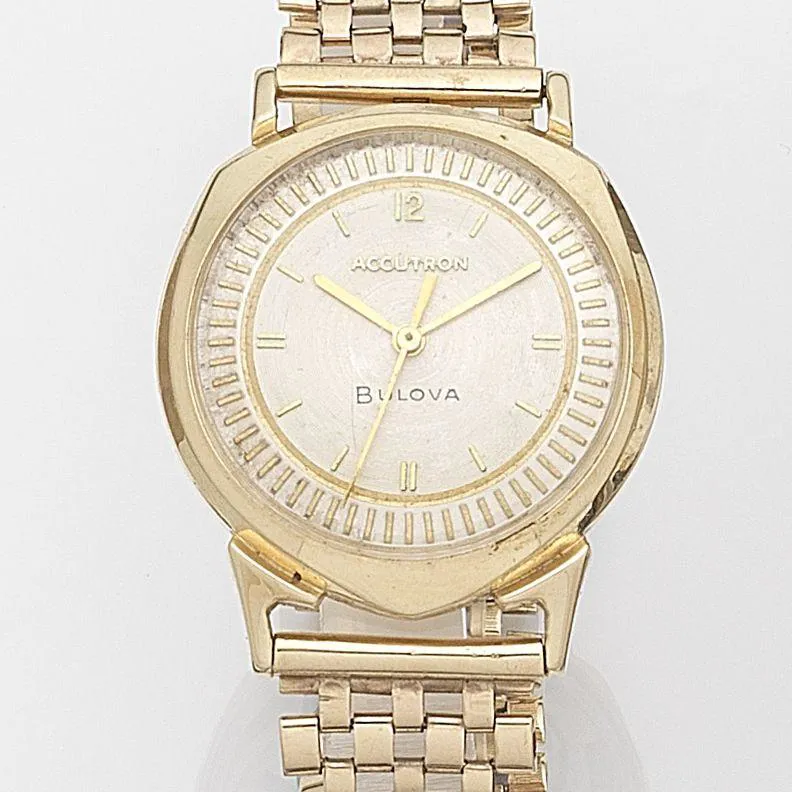 Bulova 214 33mm Yellow gold Champagne