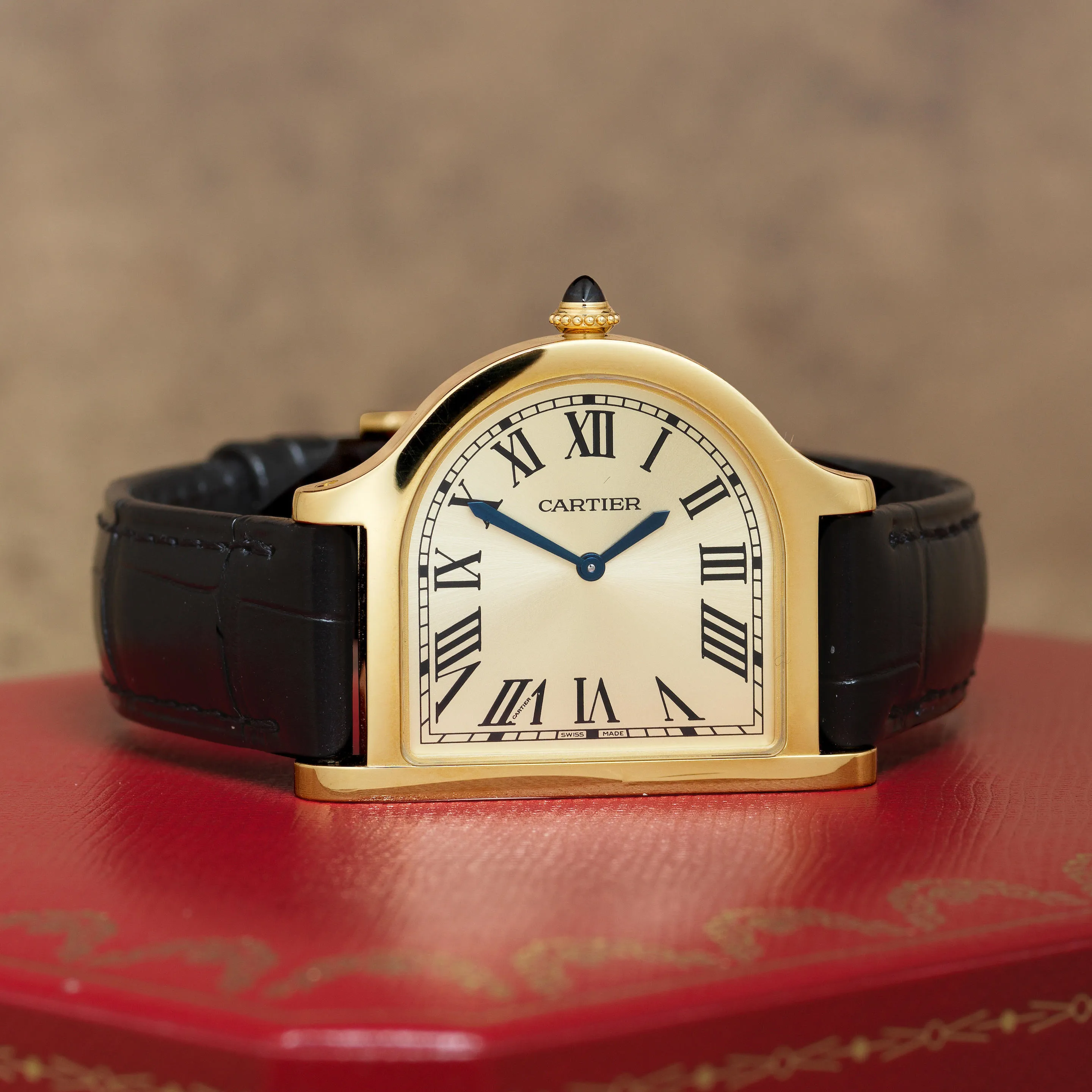 Cartier Cloche 29mm Yellow gold Champagne