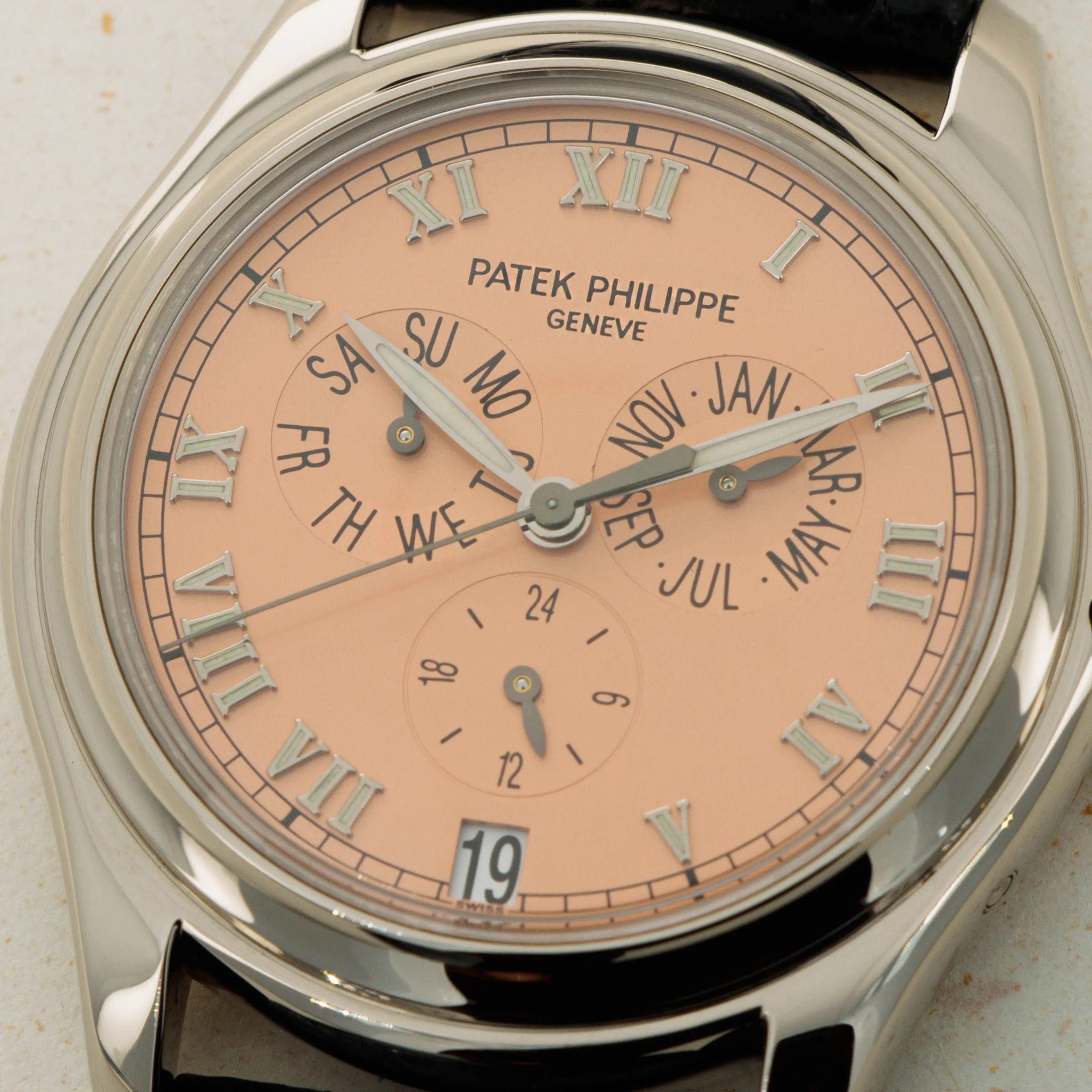 Patek Philippe Annual Calendar 5035G 37mm White gold Salmon 10