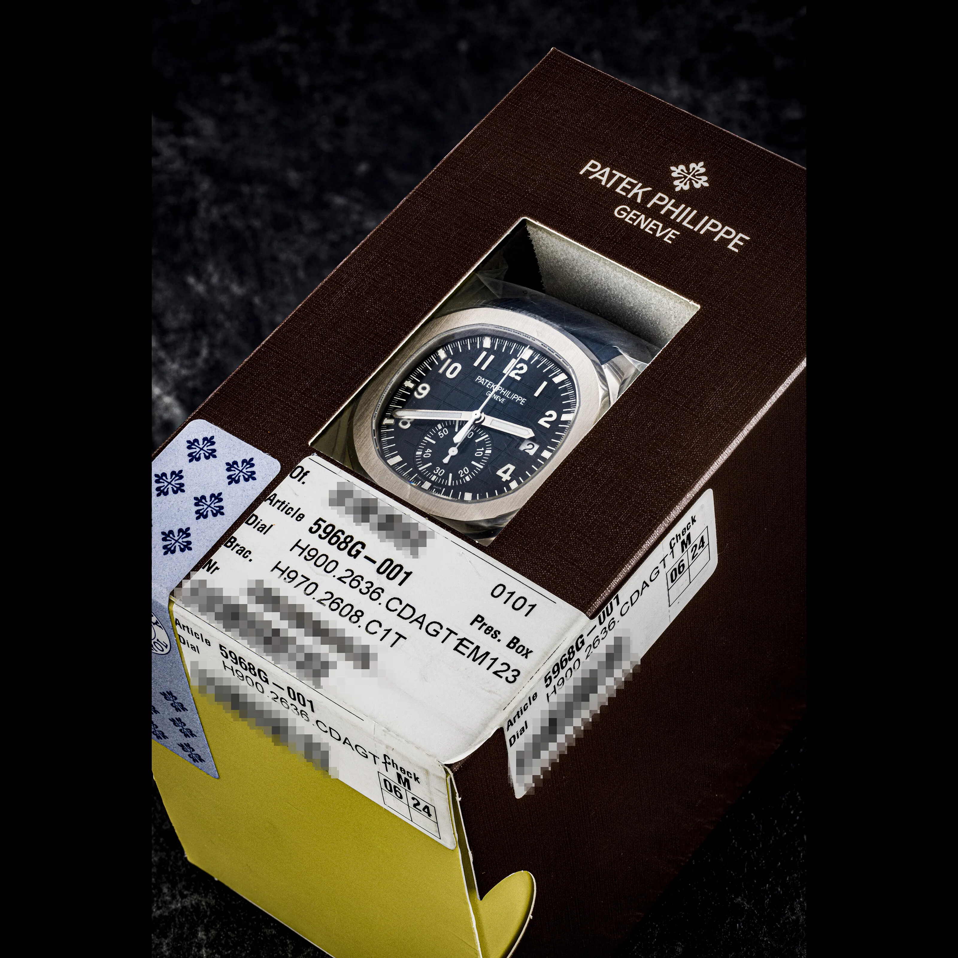 Patek Philippe Aquanaut 5968G-001 42mm White gold Blue