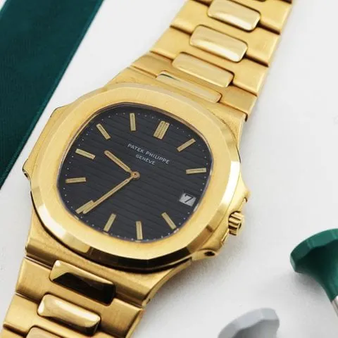 Patek Philippe Nautilus 3700/1j Yellow gold Blue