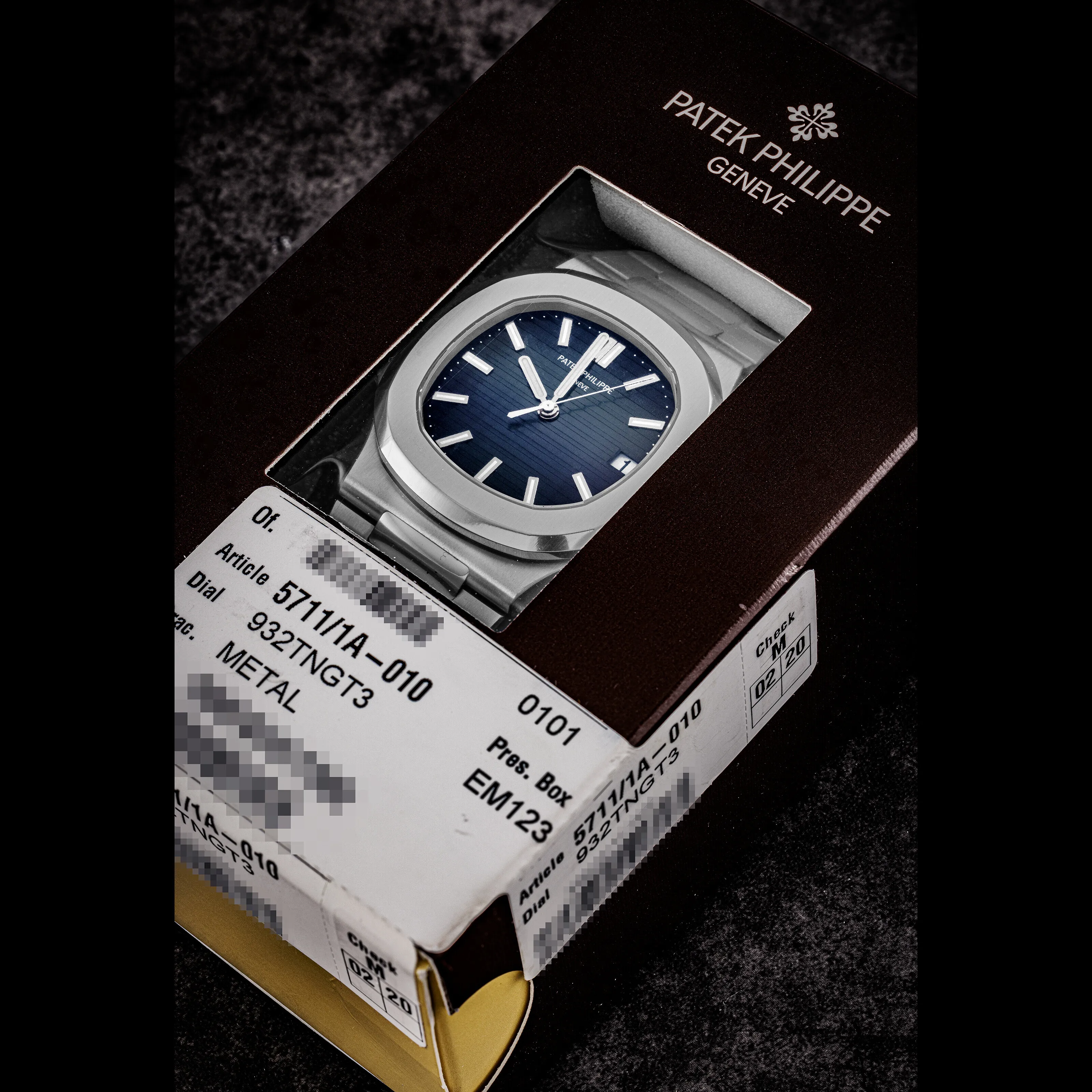 Patek Philippe Nautilus 5711/1A-010 40mm Stainless steel Gray