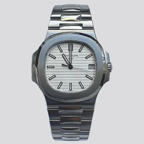 Patek Philippe Nautilus 5711/1A-011 39mm Stainless steel White