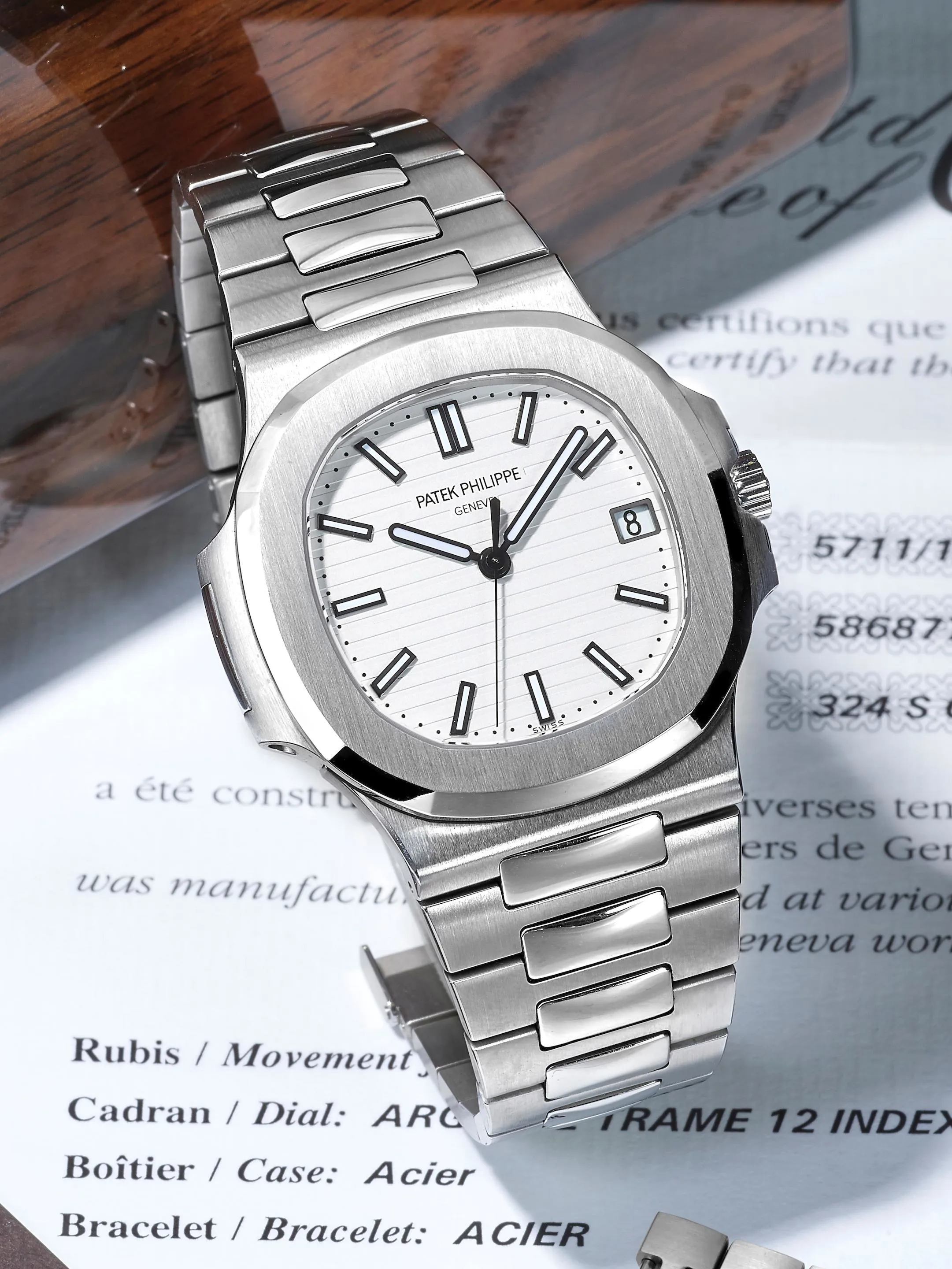 Patek Philippe Nautilus 5711/1A-011 42.5mm Stainless steel White