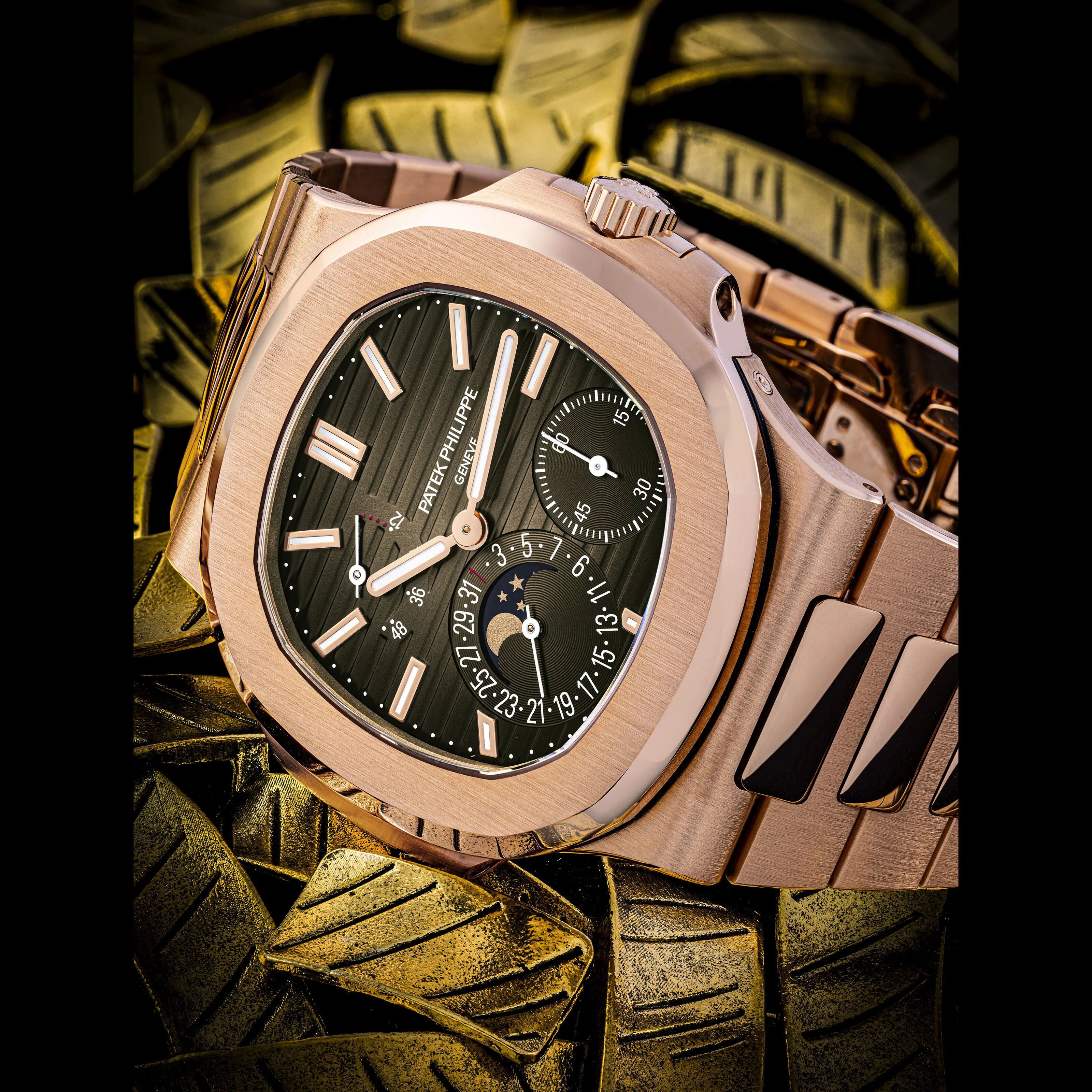 Patek Philippe Nautilus 5712/1R-001 40mm Rose gold Brown