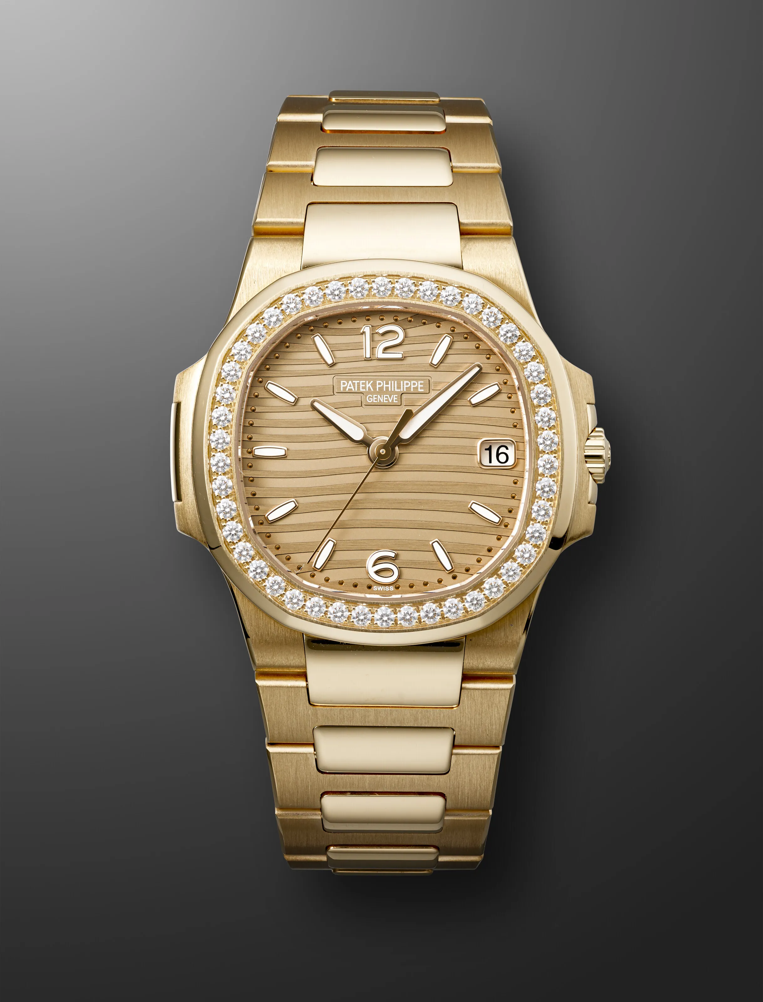 Patek Philippe Nautilus 7010/1R-012 33mm Rose gold Golden