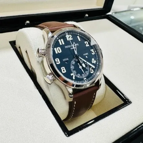 Patek Philippe Calatrava Pilot Travel Time 5524G-001 42mm White gold Blue