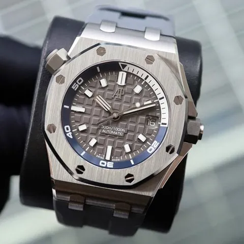 Audemars Piguet Royal Oak Offshore Diver 15720ST.OO.A009CA.01 42mm Stainless steel Gray