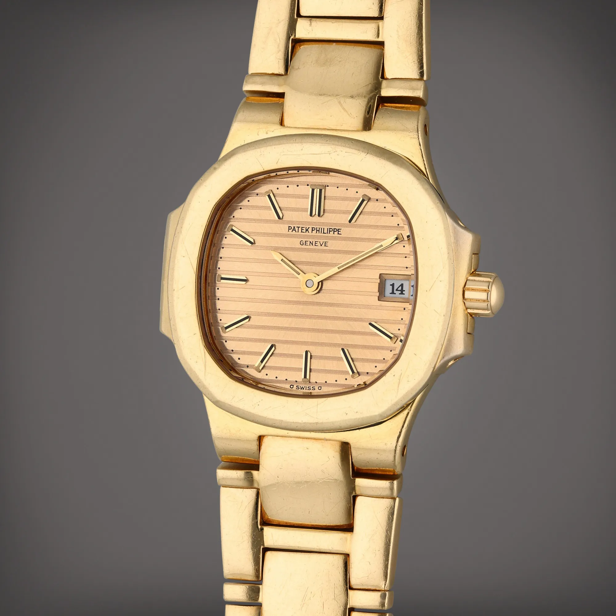 Patek Philippe Nautilus 4700/51 26mm Yellow gold Champagne