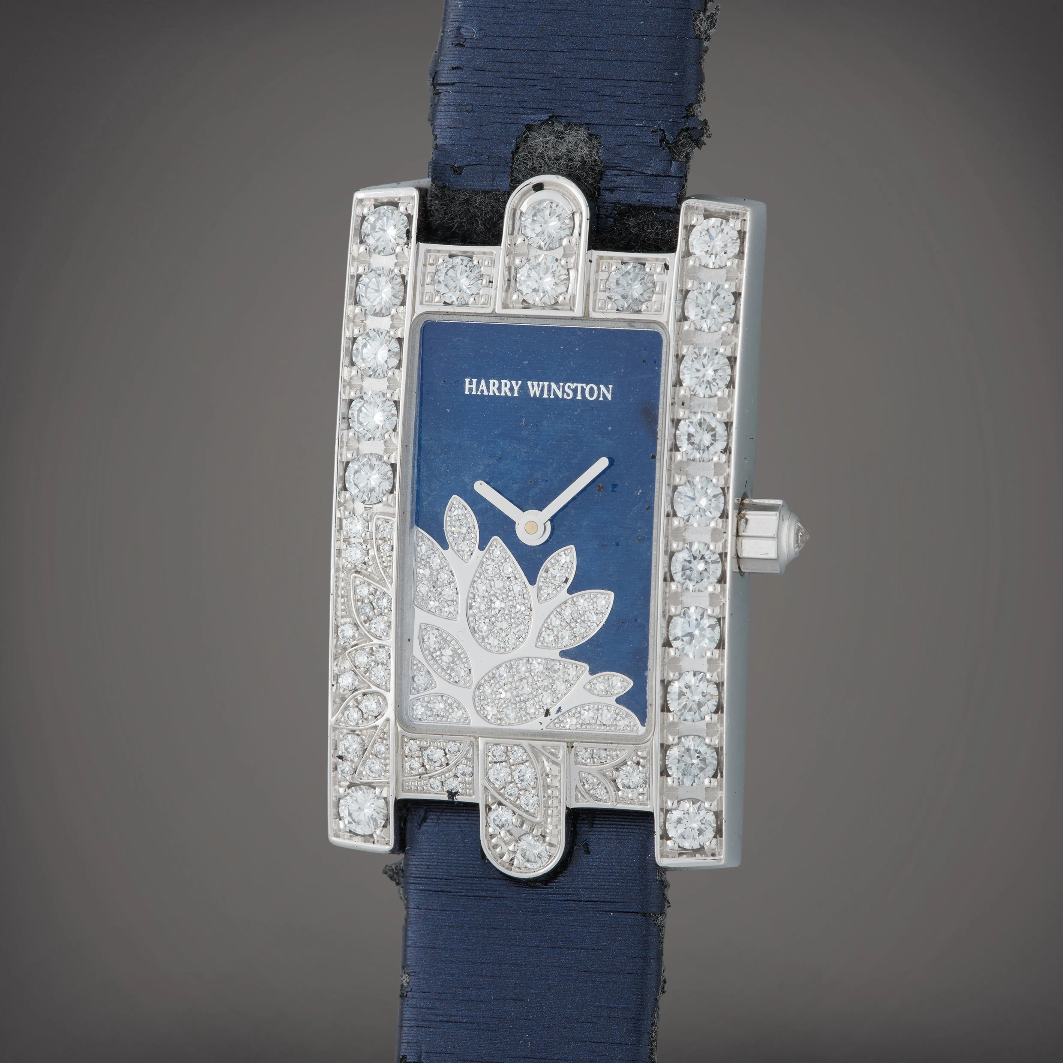 Harry Winston Avenue 310LQW 21mm White gold and diamond-set Blue