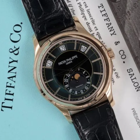 Patek Philippe Annual Calendar 5205R-010 40mm Rose gold Black