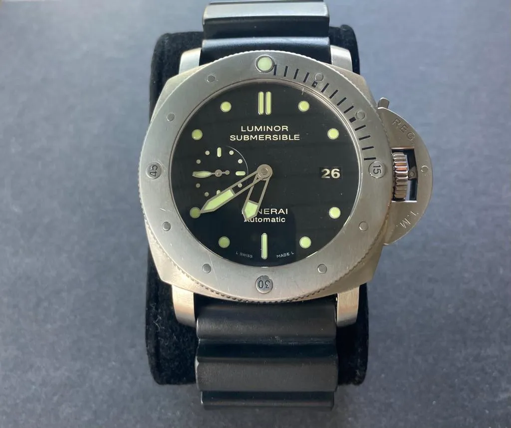 Panerai Submersible PAM 00305 47mm Titanium Black 6