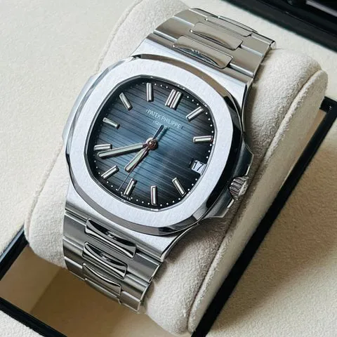 Patek Philippe Nautilus 5711/1A-010 40mm Stainless steel Blue