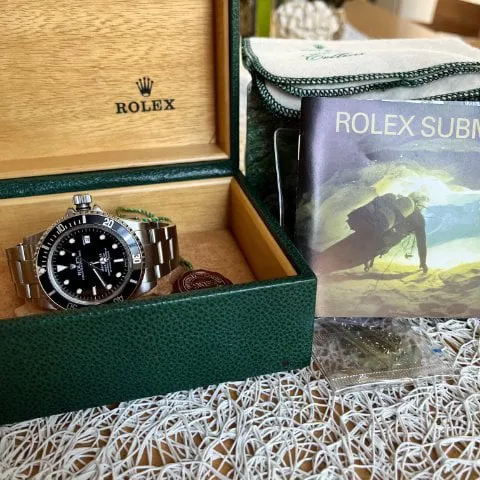 Rolex Sea-Dweller 16660 40mm Stainless steel Black