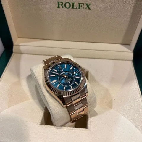 Rolex Sky-Dweller 336935 42mm Rose gold Blue