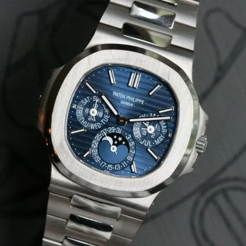 Patek Philippe Nautilus 5740/1G-001 40mm White gold Blue