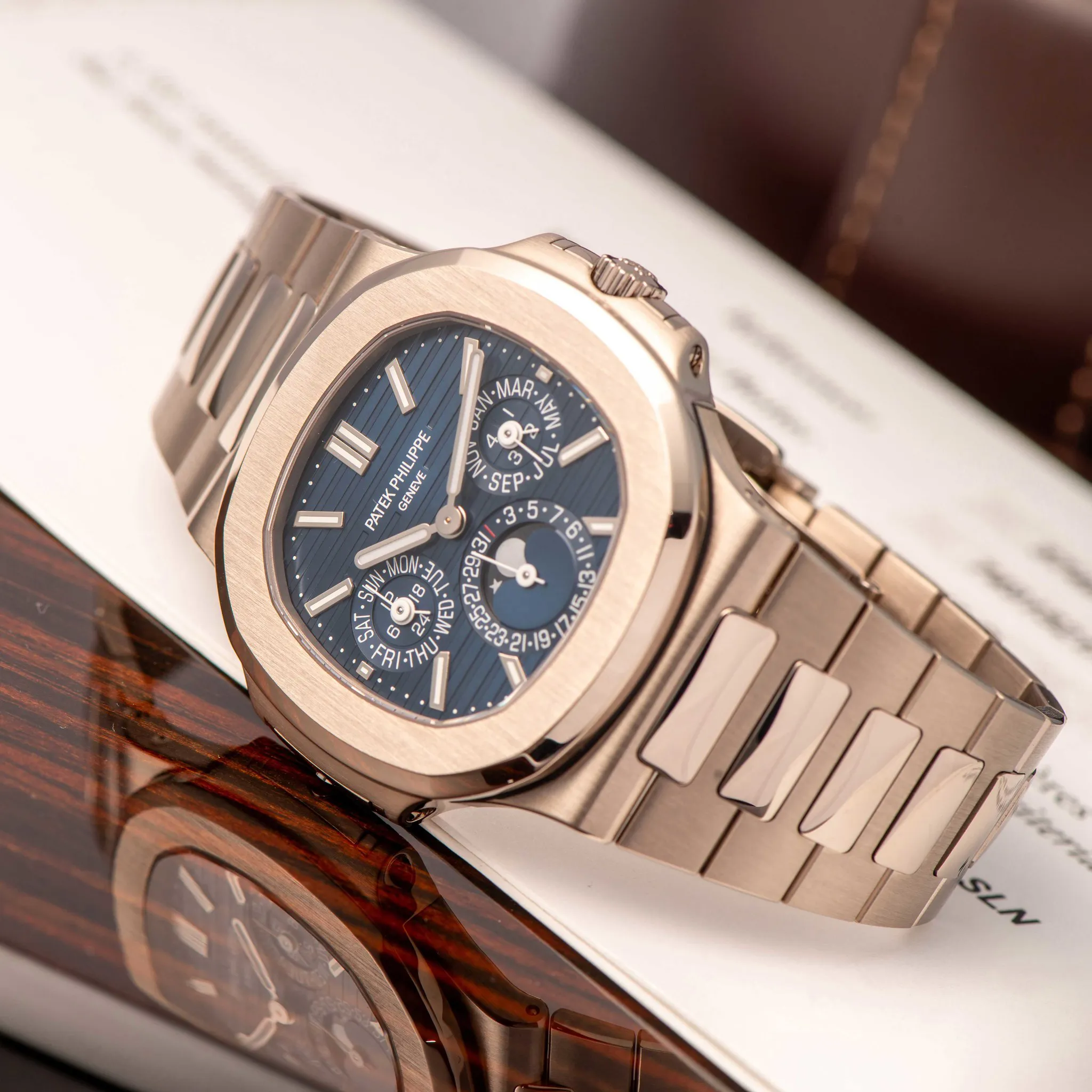 Patek Philippe Nautilus 5740/1G-001 40mm White gold Blue 3