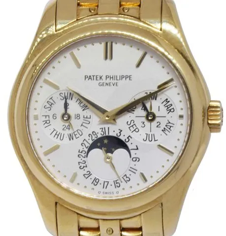 Patek Philippe Perpetual Calendar 5136/1J 37mm Yellow gold Champagne