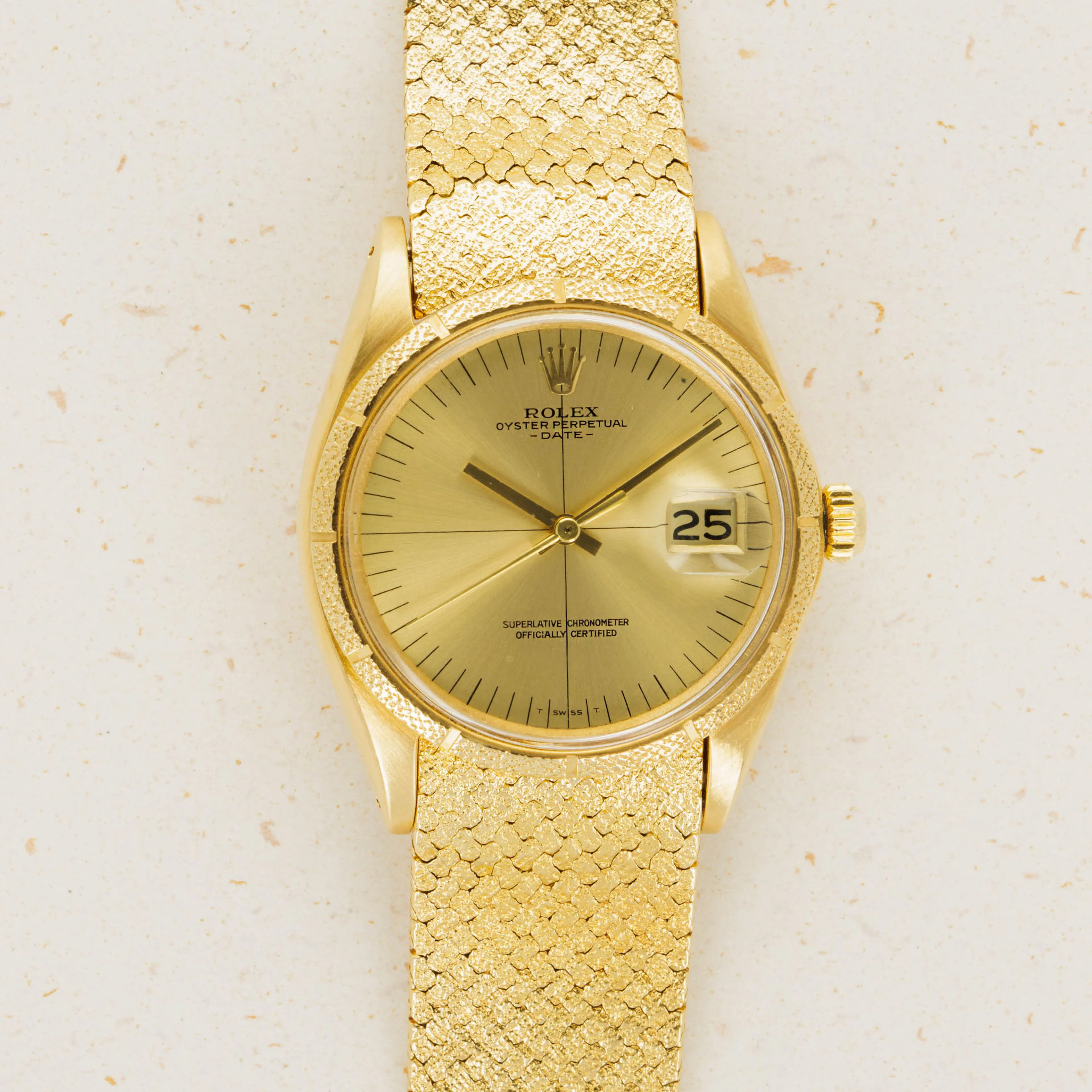 Rolex Oyster Perpetual Date 1510 34mm Yellow gold Champagne