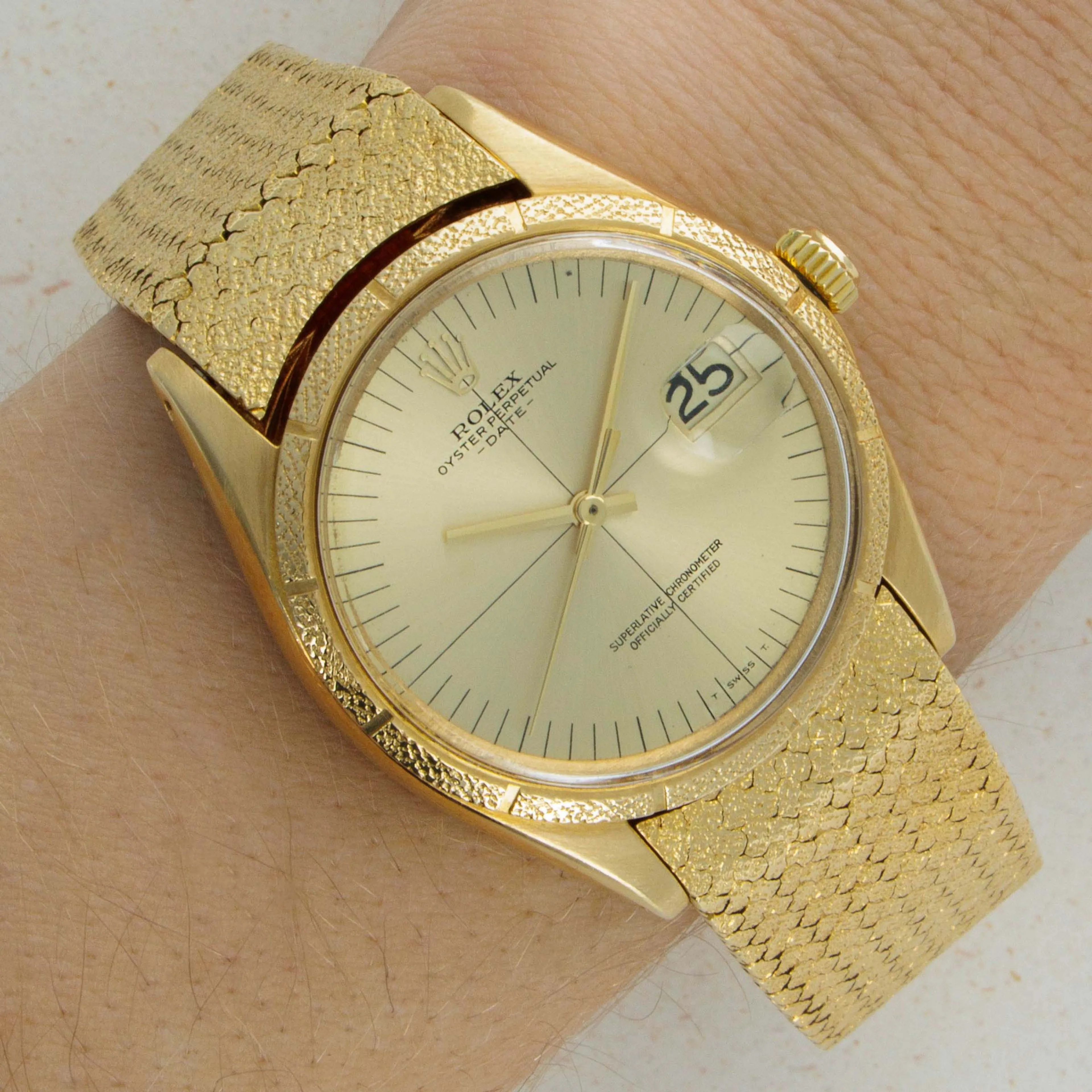 Rolex Oyster Perpetual Date 1510 34mm Yellow gold Champagne 4