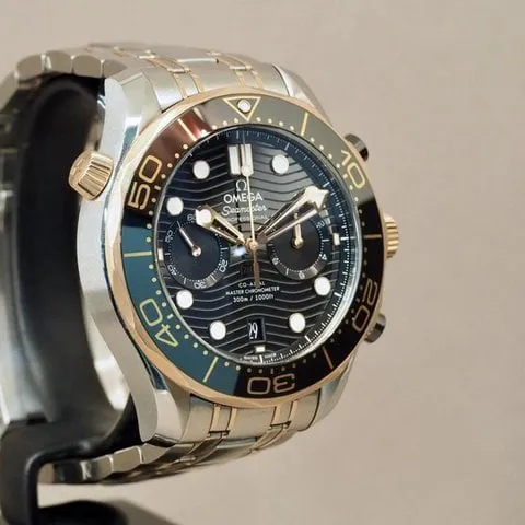 Omega Seamaster Diver 300M 210.20.44.51.01.001 44mm Yellow gold and Stainless steel Black