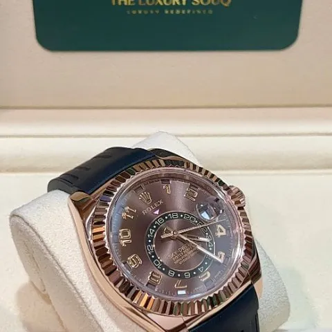 Rolex Sky-Dweller 326135 42mm Rose gold Brown