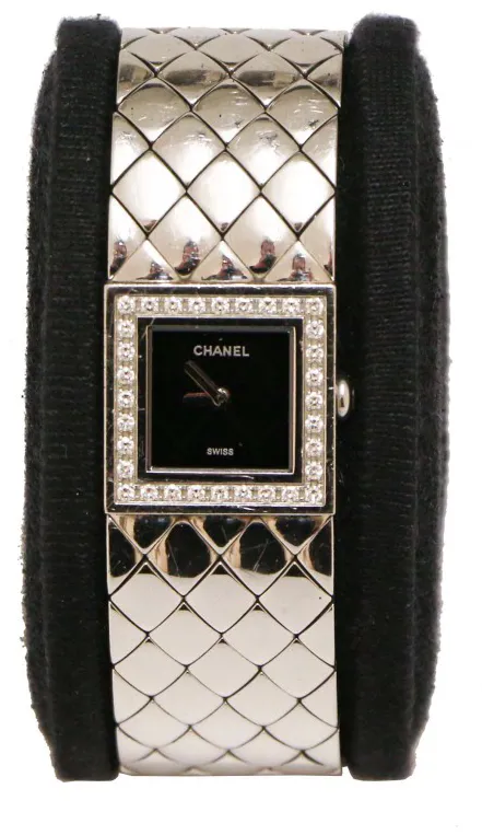 Chanel 19mm Diamant Black