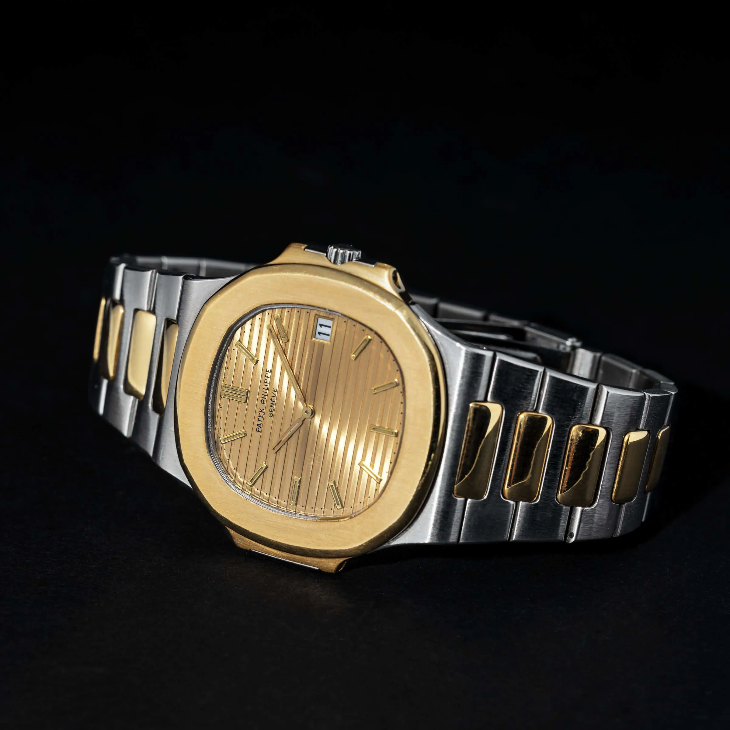 Patek Philippe Nautilus 3700/1 42mm Yellow gold and Stainless steel Champagne 6