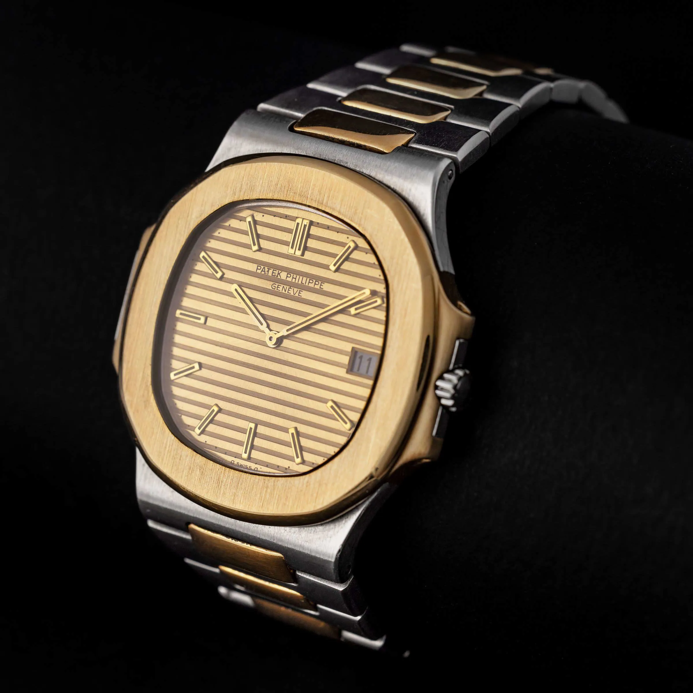 Patek Philippe Nautilus 3700/1 42mm Yellow gold and Stainless steel Champagne 7