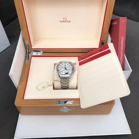 Omega Aqua Terra 231.10.44.50.04.001 44mm Stainless steel White