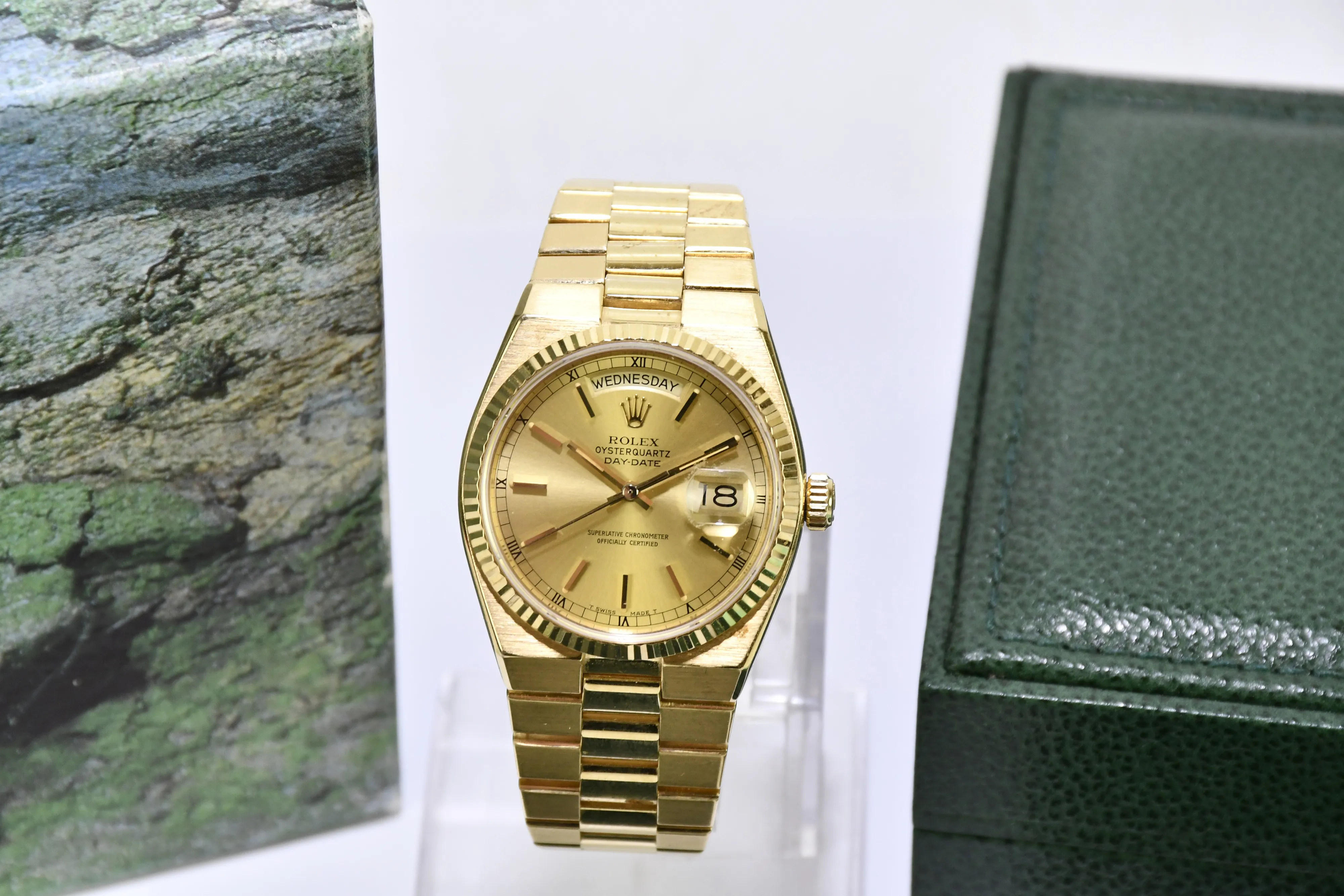 Rolex Day-Date Oysterquartz 19018 34mm Yellow gold Champagne 2