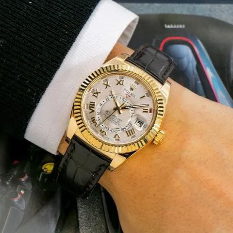 Rolex Sky-Dweller 326138 42mm Yellow gold Silver