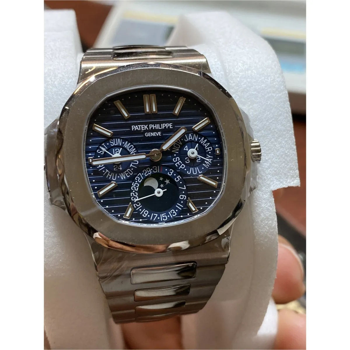 Patek Philippe Nautilus 5740/1G-001 White gold Blue 1