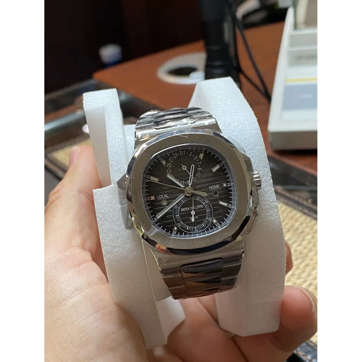 Patek Philippe Nautilus 5990/1A 40.5mm Stainless steel Black 2