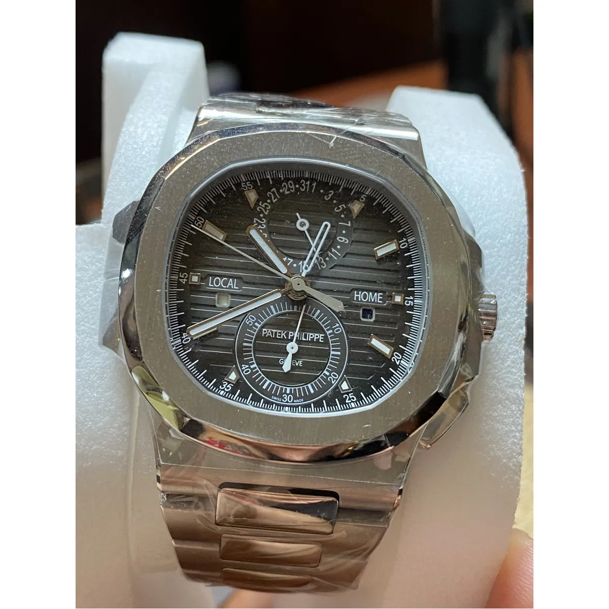 Patek Philippe Nautilus 5990/1A 40.5mm Stainless steel Black 3