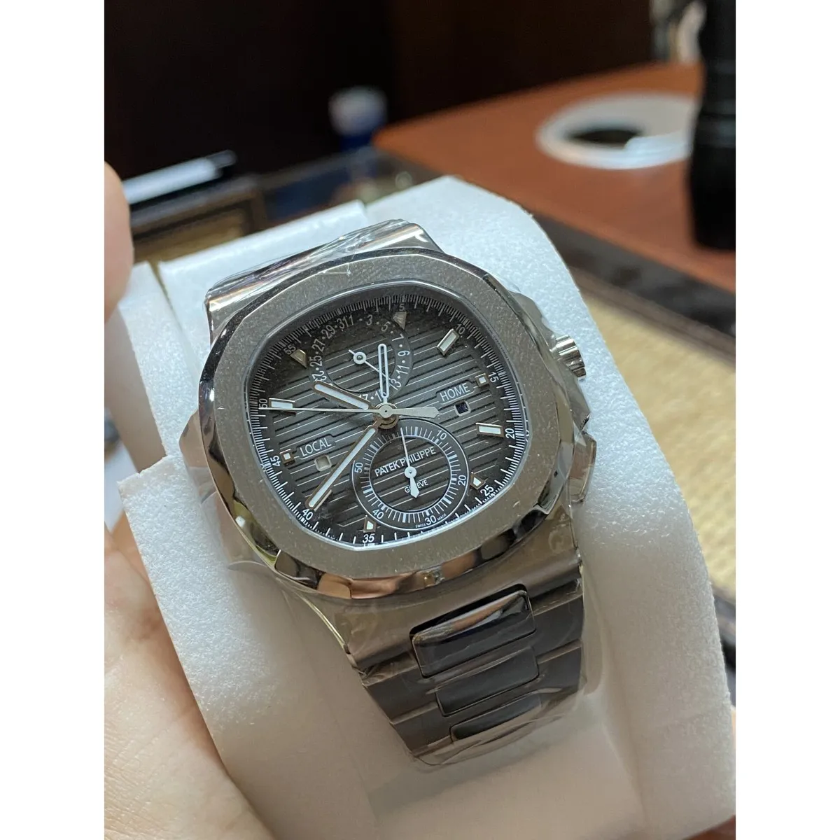 Patek Philippe Nautilus 5990/1A 40.5mm Stainless steel Black 4