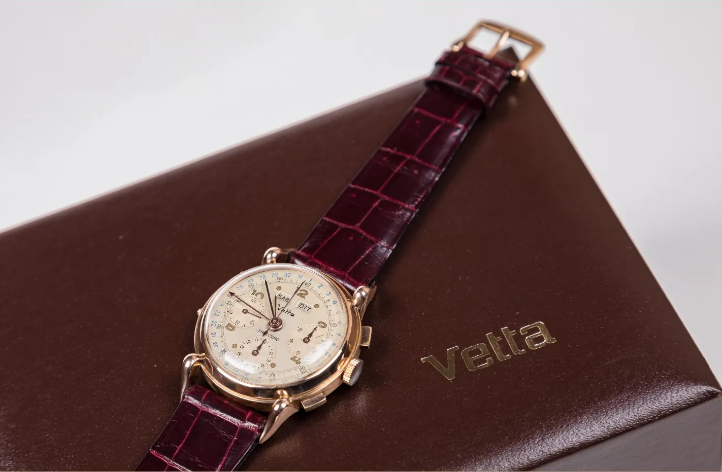 Wyler Vetta Triple-Calendar Chronograph 4143 37mm Rose gold 8