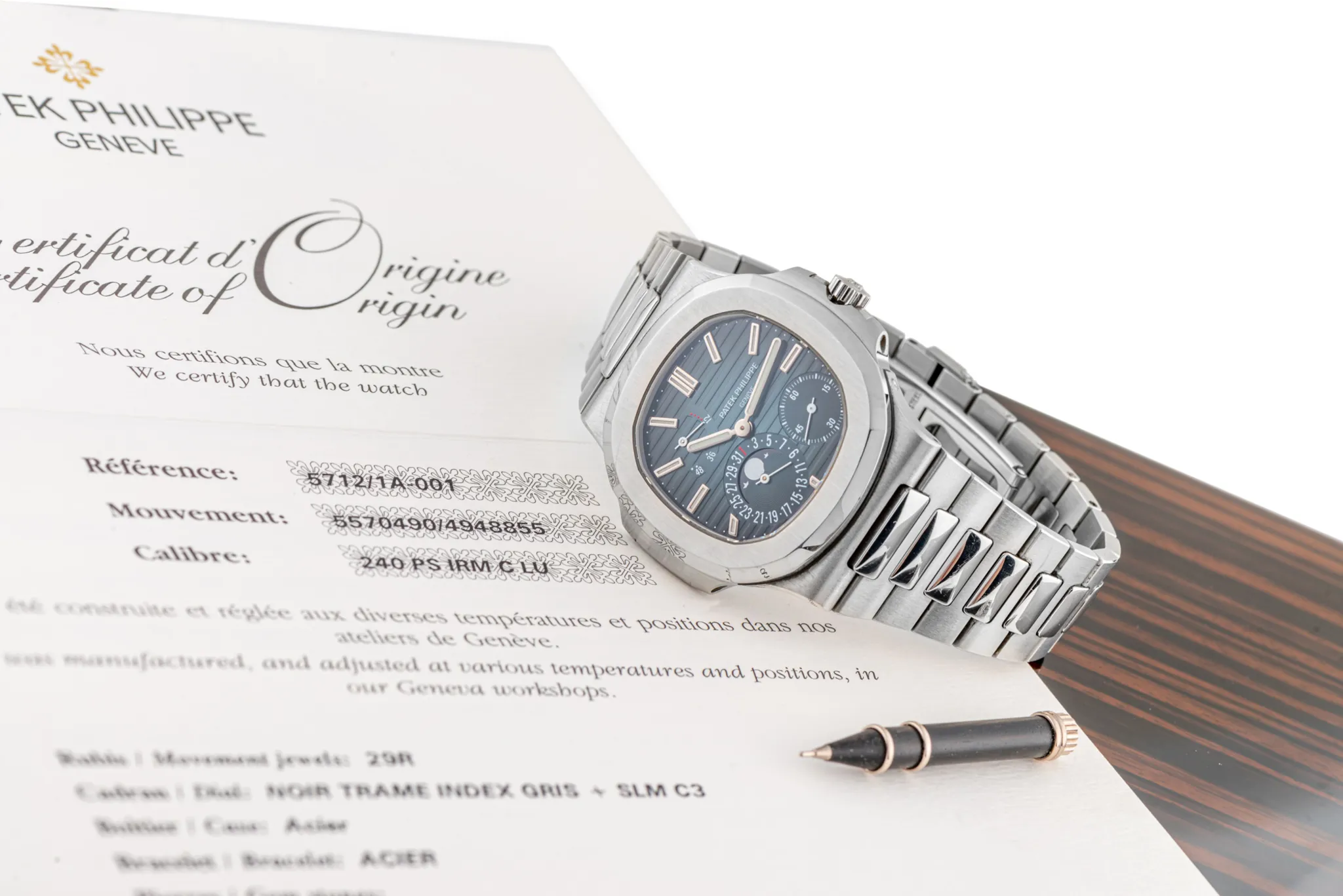 Patek Philippe Nautilus 5712/1A 40mm Stainless steel Blue