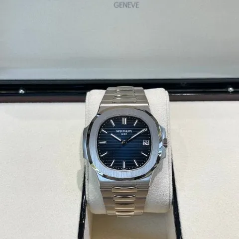 Patek Philippe Nautilus 5811/1G-001 41mm White gold Blue