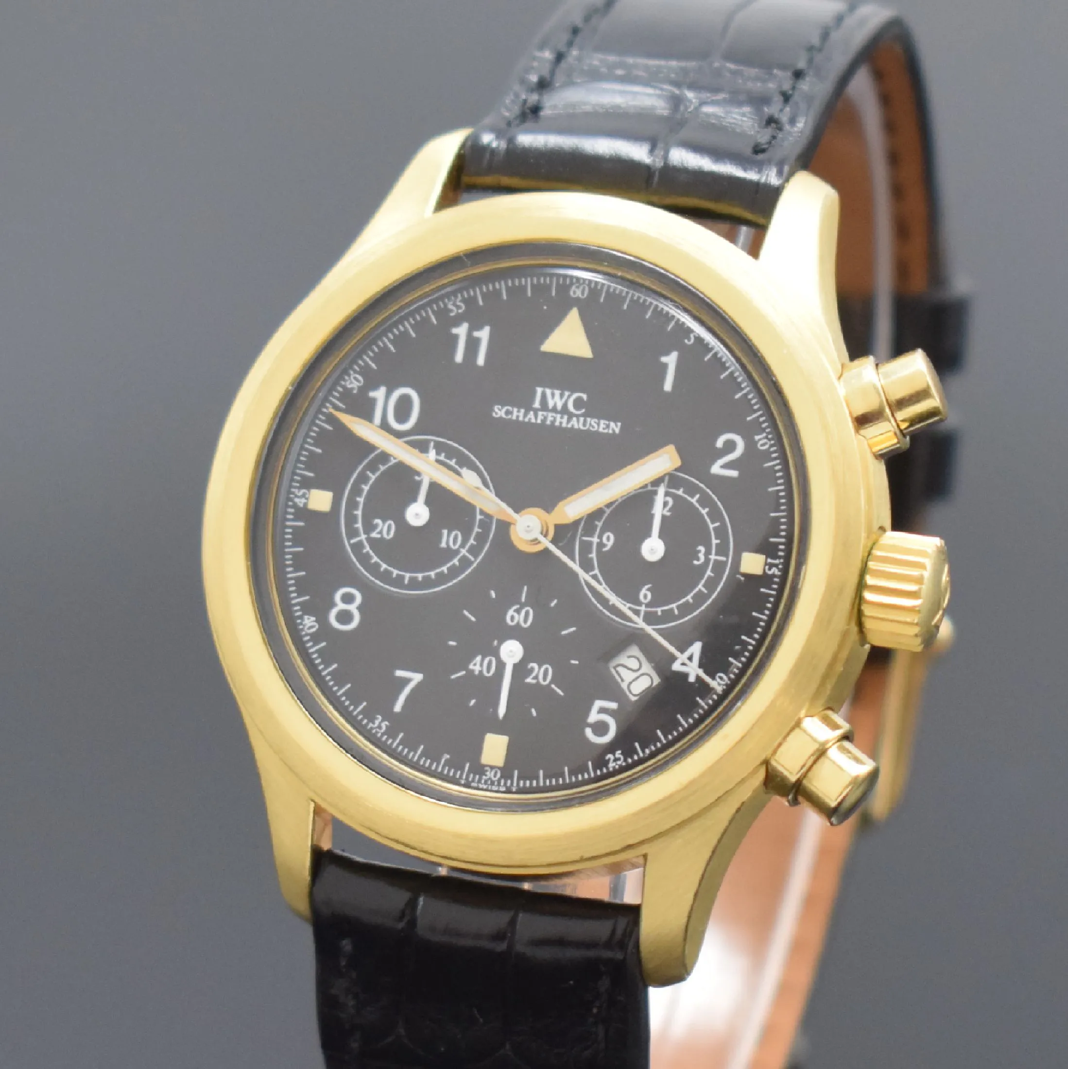 IWC Pilot 3740 36mm Yellow gold Black 1