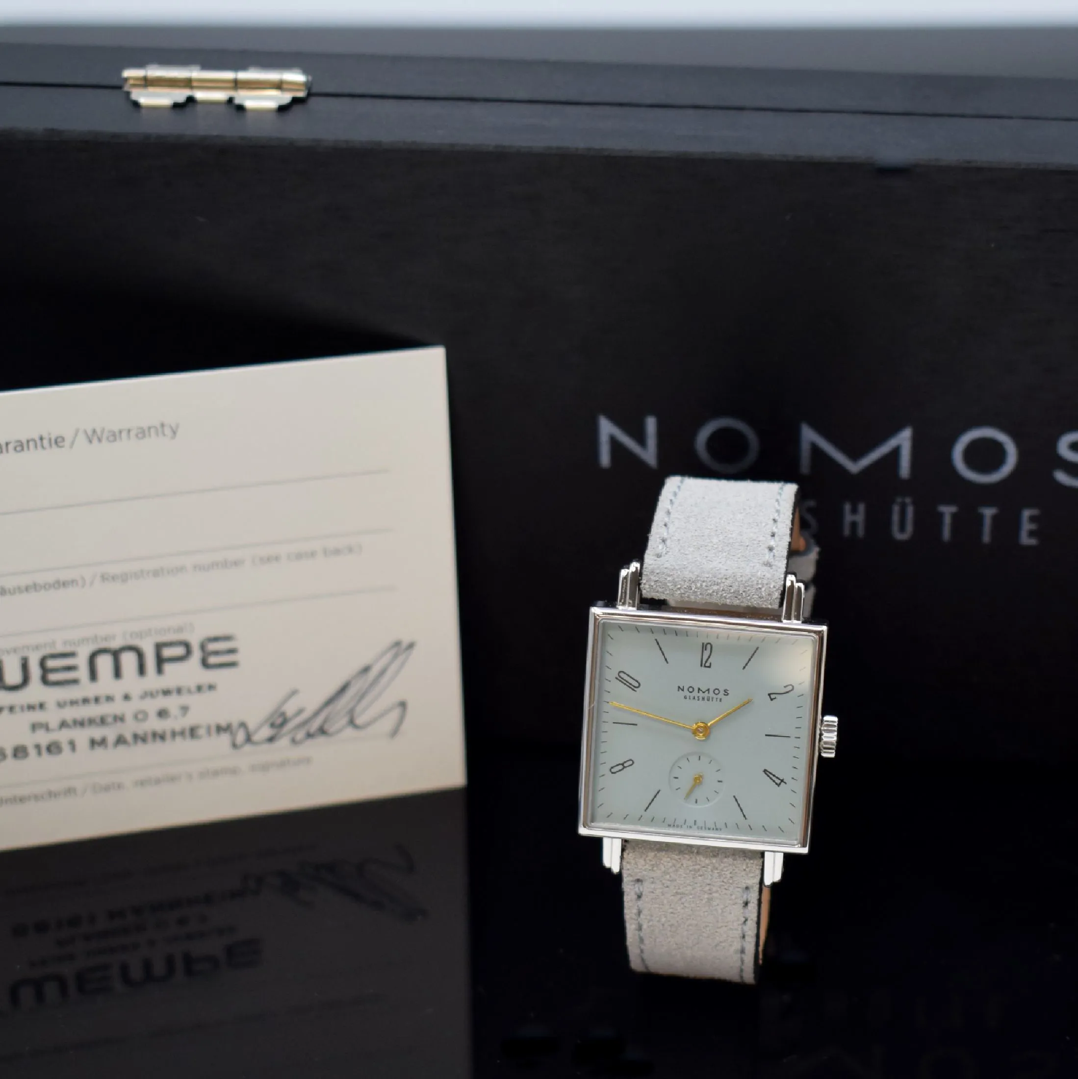 NOMOS Tetra 447