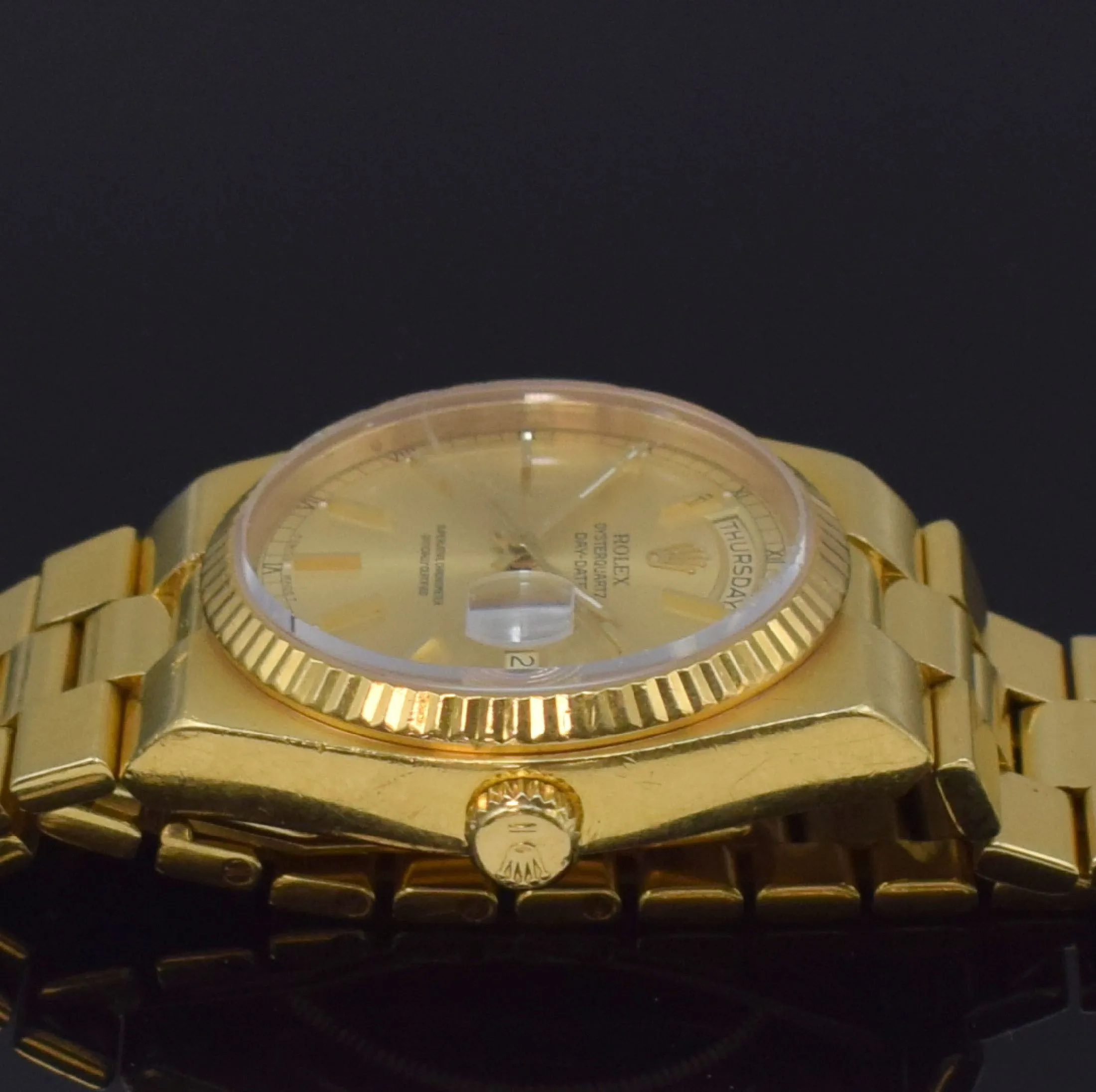 Rolex Day-Date Oysterquartz 19018 36mm Yellow gold Champagne 3